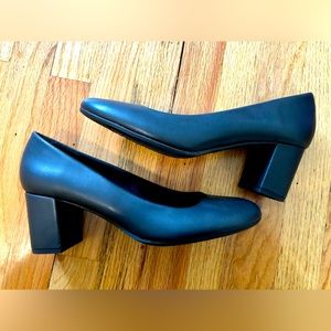 Easy Street Women's Fabulous Pump 11